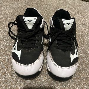 Mizuno Youth Baseball cleats